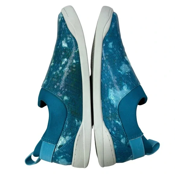 NWOT SoftWalk Maya Snakeskin Print Waterproof Slip-On Sneaker in Blue Waves 8.5 - Picture 6 of 16
